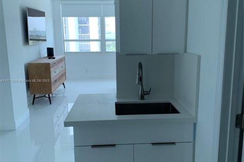 Купить кондоминиум в Майами-Бич, Флорида 37.16м2, № 1985573 - фото 13