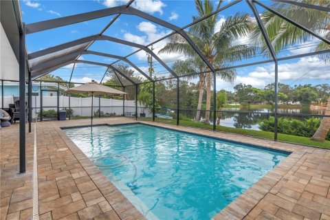 House in Seminole, Florida 3 bedrooms, 195.75 sq.m. № 1846378 - photo 26