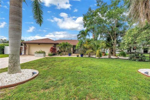 House in Seminole, Florida 3 bedrooms, 195.75 sq.m. № 1846378 - photo 4