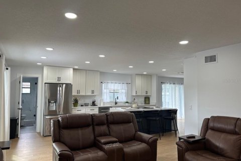 Casa en venta en Kissimmee, Florida, 4 dormitorios, 266.63 m2 № 2388930 - foto 16