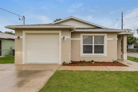 Снять в аренду виллу или дом в Тампа, Флорида 7 комнат, 121.89м2, № 1816020 - фото 1