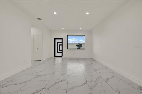 Villa ou maison à vendre à Tampa, Floride: 3 chambres, 133.87 m2 № 2406653 - photo 12