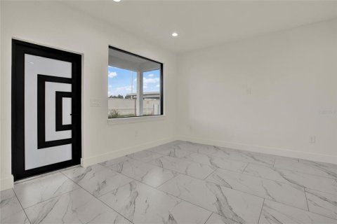 Villa ou maison à vendre à Tampa, Floride: 3 chambres, 133.87 m2 № 2406653 - photo 13