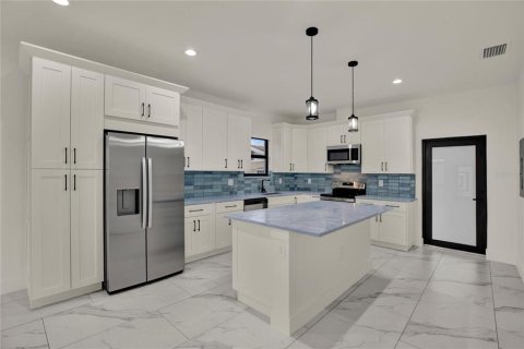 Villa ou maison à vendre à Tampa, Floride: 3 chambres, 133.87 m2 № 2406653 - photo 2