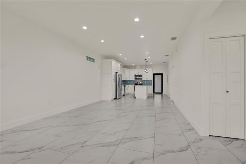 Villa ou maison à vendre à Tampa, Floride: 3 chambres, 133.87 m2 № 2406653 - photo 11
