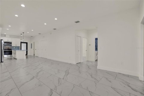 Villa ou maison à vendre à Tampa, Floride: 3 chambres, 133.87 m2 № 2406653 - photo 9