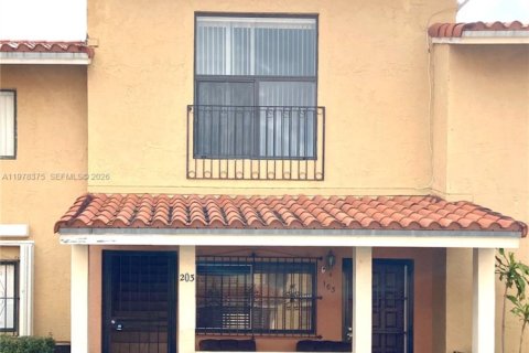 Condo in Hialeah, Florida, 3 bedrooms  № 2042175