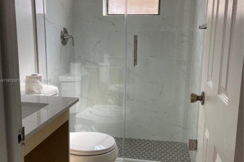 Condo in Hialeah, Florida, 3 bedrooms  № 2042175 - photo 9