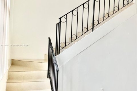 Condo in Hialeah, Florida, 3 bedrooms  № 2042175 - photo 6