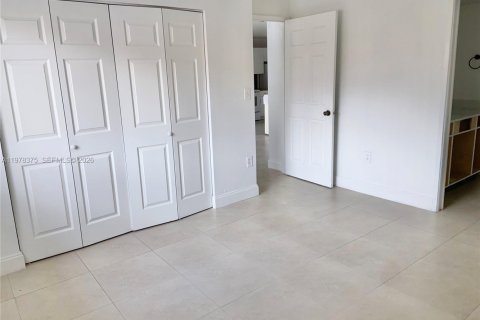 Condo in Hialeah, Florida, 3 bedrooms  № 2042175 - photo 13