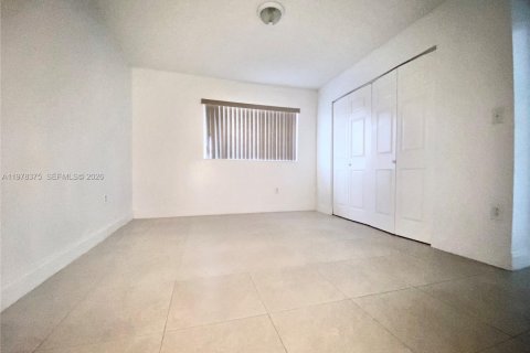 Condo in Hialeah, Florida, 3 bedrooms  № 2042175 - photo 8