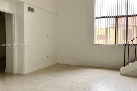 Condo in Hialeah, Florida, 3 bedrooms  № 2042175 - photo 4