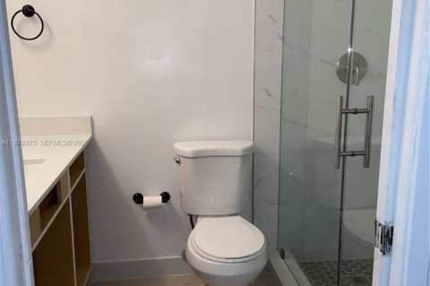 Condo in Hialeah, Florida, 3 bedrooms  № 2042175 - photo 12