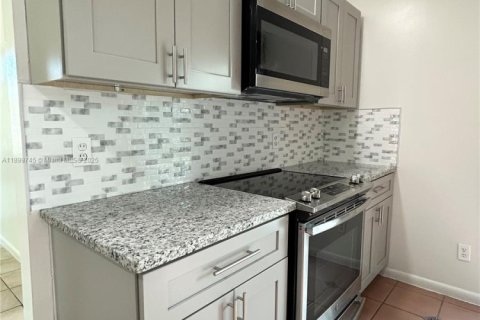 Casa en alquiler en West Palm Beach, Florida, 3 dormitorios, 121.7 m2 № 1952042 - foto 14