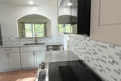 Casa en alquiler en West Palm Beach, Florida, 3 dormitorios, 121.7 m2 № 1952042 - foto 11