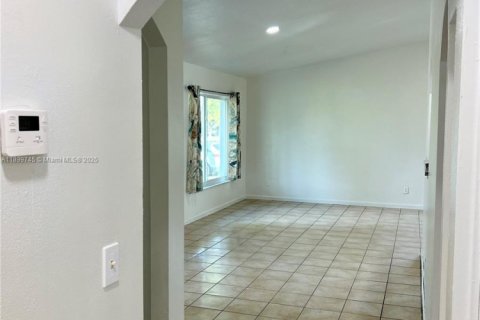Casa en alquiler en West Palm Beach, Florida, 3 dormitorios, 121.7 m2 № 1952042 - foto 21