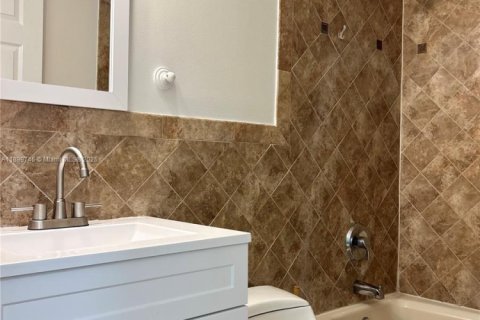 Casa en alquiler en West Palm Beach, Florida, 3 dormitorios, 121.7 m2 № 1952042 - foto 24
