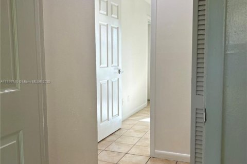 Casa en alquiler en West Palm Beach, Florida, 3 dormitorios, 121.7 m2 № 1952042 - foto 27