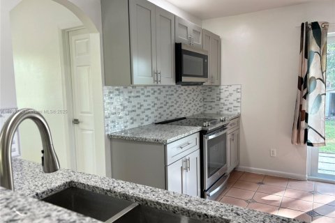 Casa en alquiler en West Palm Beach, Florida, 3 dormitorios, 121.7 m2 № 1952042 - foto 10
