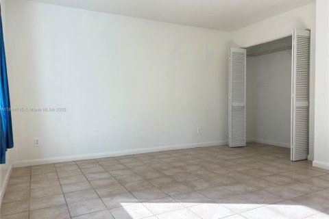 Casa en alquiler en West Palm Beach, Florida, 3 dormitorios, 121.7 m2 № 1952042 - foto 18