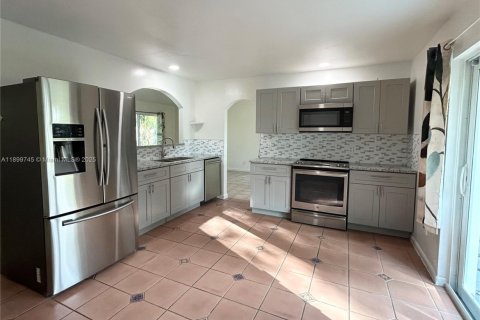Casa en alquiler en West Palm Beach, Florida, 3 dormitorios, 121.7 m2 № 1952042 - foto 8