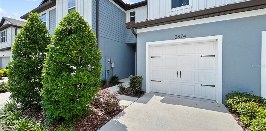 Townhouse in Land O' Lakes, Florida 2 bedrooms, 134.8 sq.m. № 1740710