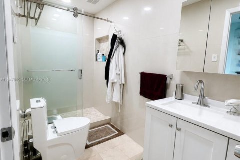 House in Hialeah, Florida 3 bedrooms, 187.94 sq.m. № 2173314 - photo 11