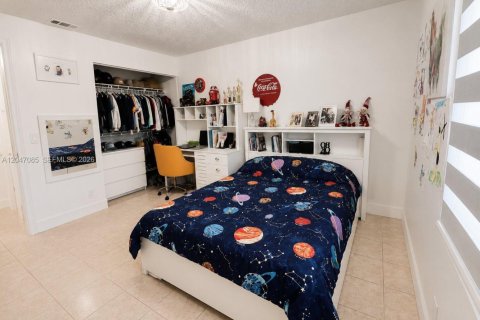 House in Hialeah, Florida 3 bedrooms, 187.94 sq.m. № 2173314 - photo 14