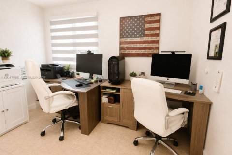 House in Hialeah, Florida 3 bedrooms, 187.94 sq.m. № 2173314 - photo 19