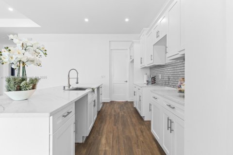 Casa en venta en Lehigh Acres, Florida, 4 dormitorios № 2053666 - foto 13