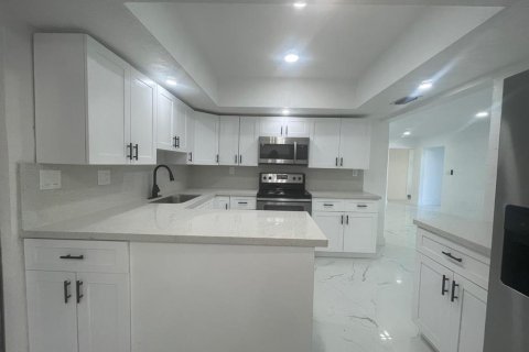 Villa ou maison à Lauderdale Lakes, Floride 3 chambres, 194.26 m2 № 2336491