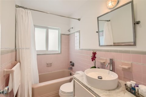 Снять в аренду виллу или дом в Лодердейл-бай-те-Си, Флорида 2 спальни, 167.5м2, № 2018385 - фото 27