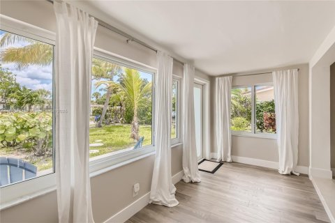 Снять в аренду виллу или дом в Лодердейл-бай-те-Си, Флорида 2 спальни, 167.5м2, № 2018385 - фото 6