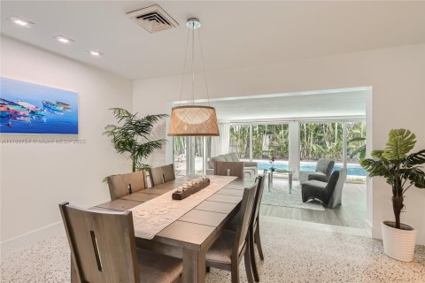 Снять в аренду виллу или дом в Лодердейл-бай-те-Си, Флорида 2 спальни, 167.5м2, № 2018385 - фото 12