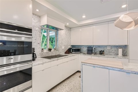 Снять в аренду виллу или дом в Лодердейл-бай-те-Си, Флорида 2 спальни, 167.5м2, № 2018385 - фото 14