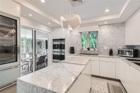 Снять в аренду виллу или дом в Лодердейл-бай-те-Си, Флорида 2 спальни, 167.5м2, № 2018385 - фото 13