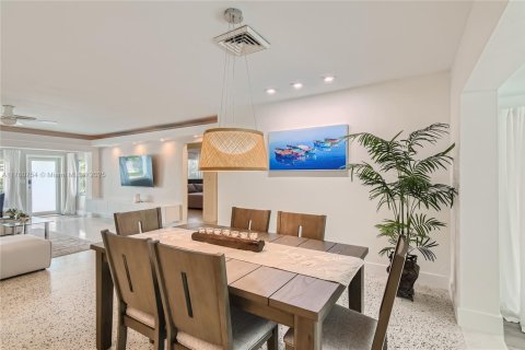 Снять в аренду виллу или дом в Лодердейл-бай-те-Си, Флорида 2 спальни, 167.5м2, № 2018385 - фото 11