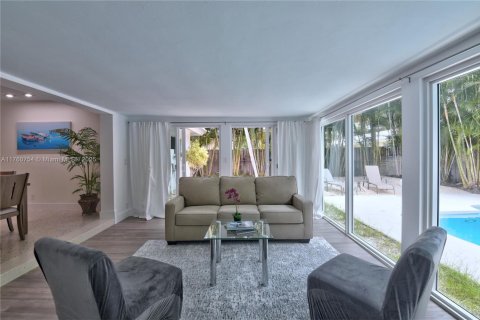 Снять в аренду виллу или дом в Лодердейл-бай-те-Си, Флорида 2 спальни, 167.5м2, № 2018385 - фото 19