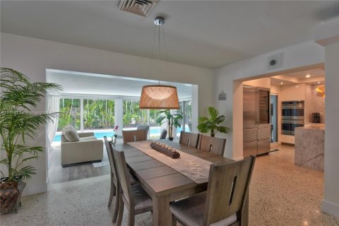 Снять в аренду виллу или дом в Лодердейл-бай-те-Си, Флорида 2 спальни, 167.5м2, № 2018385 - фото 10