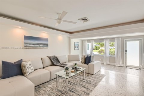 Снять в аренду виллу или дом в Лодердейл-бай-те-Си, Флорида 2 спальни, 167.5м2, № 2018385 - фото 7