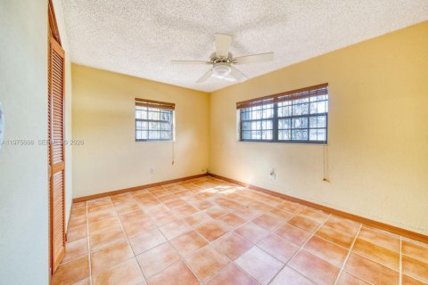 Casa en venta en Miami, Florida, 3 dormitorios, 135.73 m2 № 2040146 - foto 18
