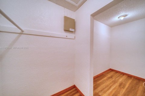 Casa en venta en Miami, Florida, 3 dormitorios, 135.73 m2 № 2040146 - foto 24