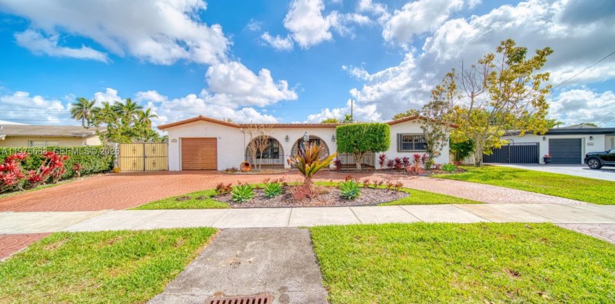 Casa en Miami, Florida 3 dormitorios, 135.73 m2 № 2040146