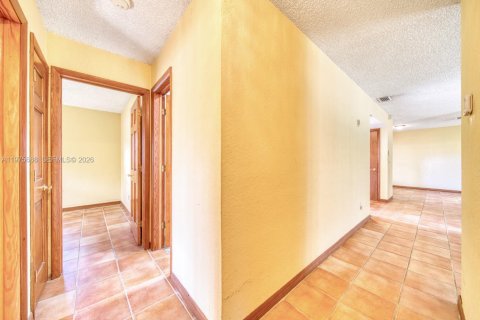 Casa en venta en Miami, Florida, 3 dormitorios, 135.73 m2 № 2040146 - foto 16