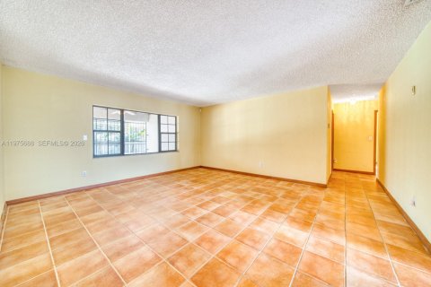 Casa en venta en Miami, Florida, 3 dormitorios, 135.73 m2 № 2040146 - foto 9