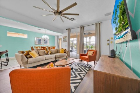 House in Davenport, Florida 5 bedrooms, 229.47 sq.m. № 1725392 - photo 5