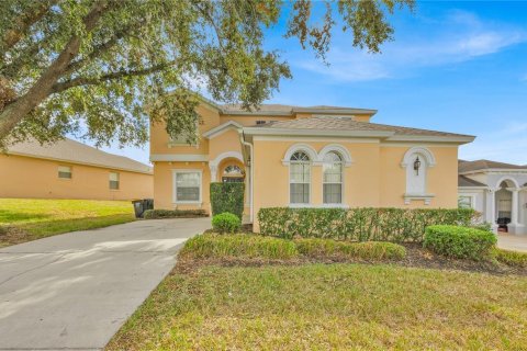 House in Davenport, Florida 5 bedrooms, 229.47 sq.m. № 1725392 - photo 1