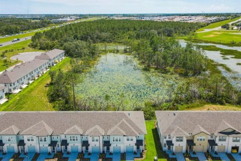 Townhouse in Davenport, Florida 3 bedrooms, 150.69 sq.m. № 2123590 - photo 3