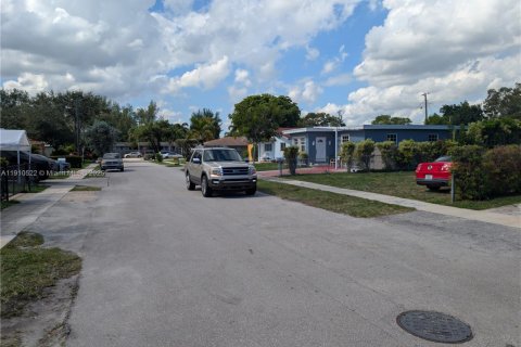 Terreno en venta en Hollywood, Florida № 1965956 - foto 3