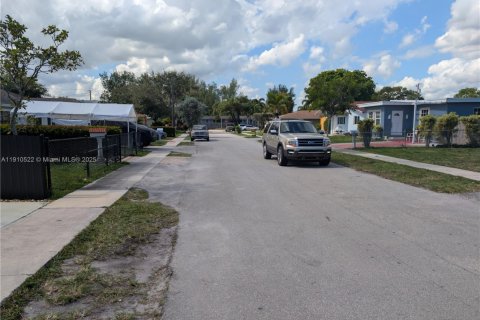 Terreno en venta en Hollywood, Florida № 1965956 - foto 4